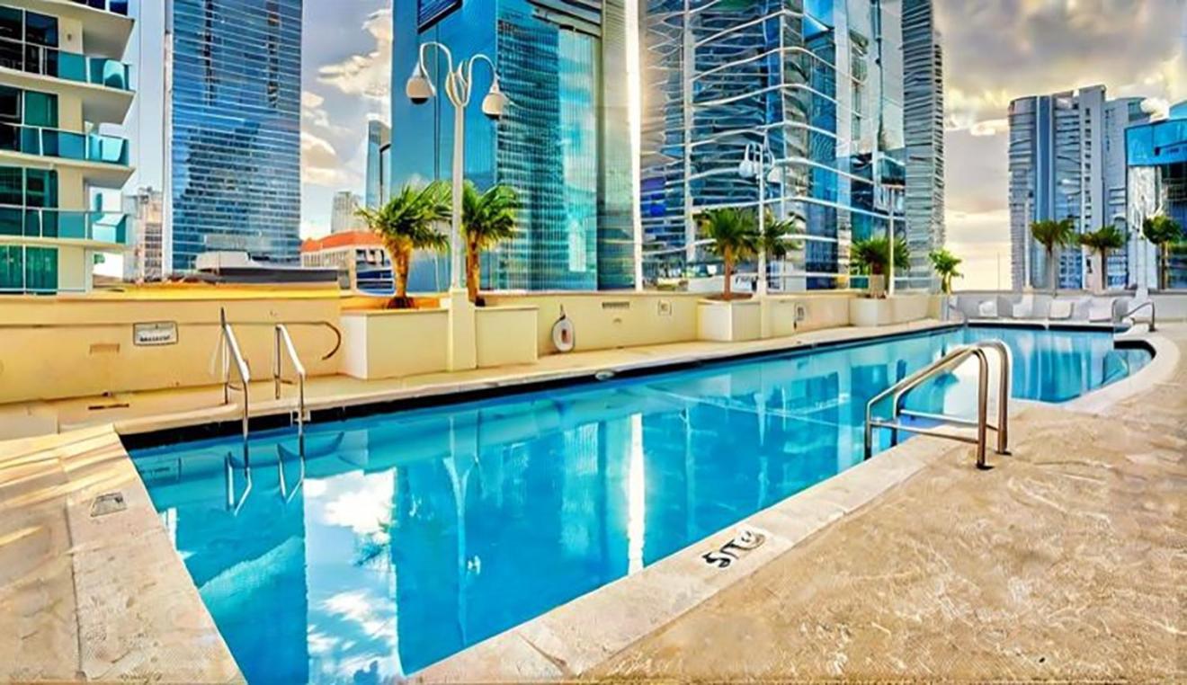 Elegant Centric Vibrant Pool Jacuzzi Free Parking Apartment Маями Екстериор снимка