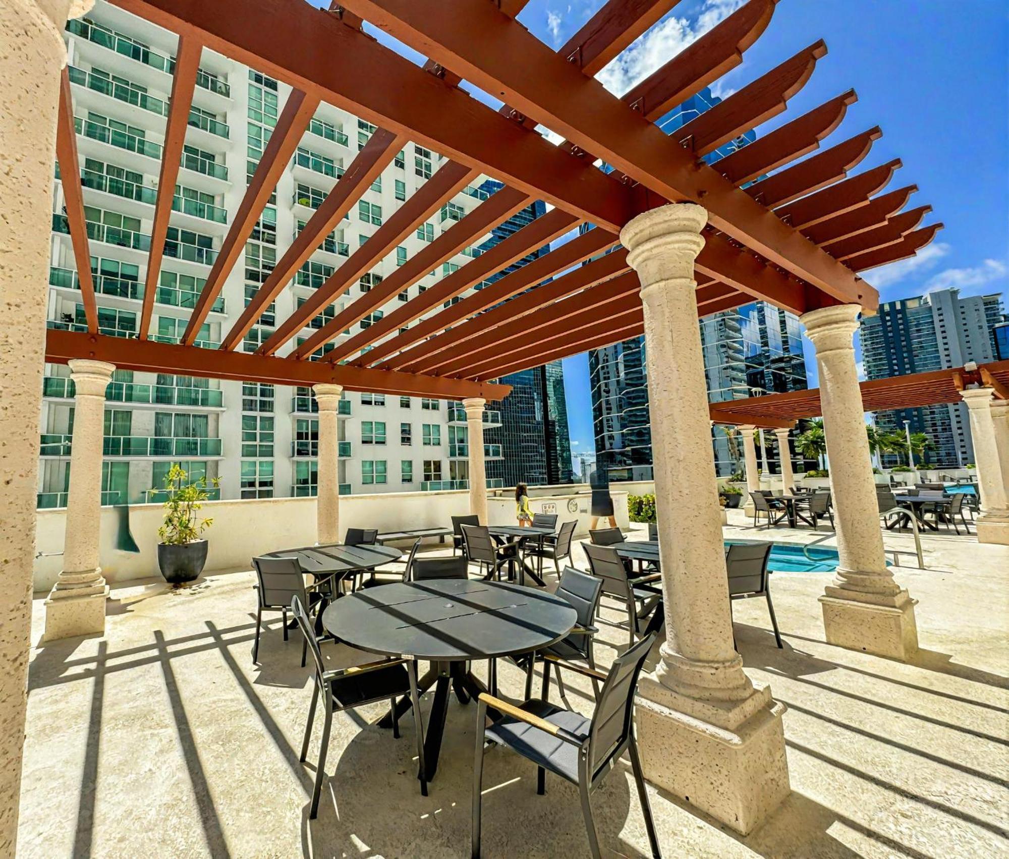 Elegant Centric Vibrant Pool Jacuzzi Free Parking Apartment Маями Екстериор снимка
