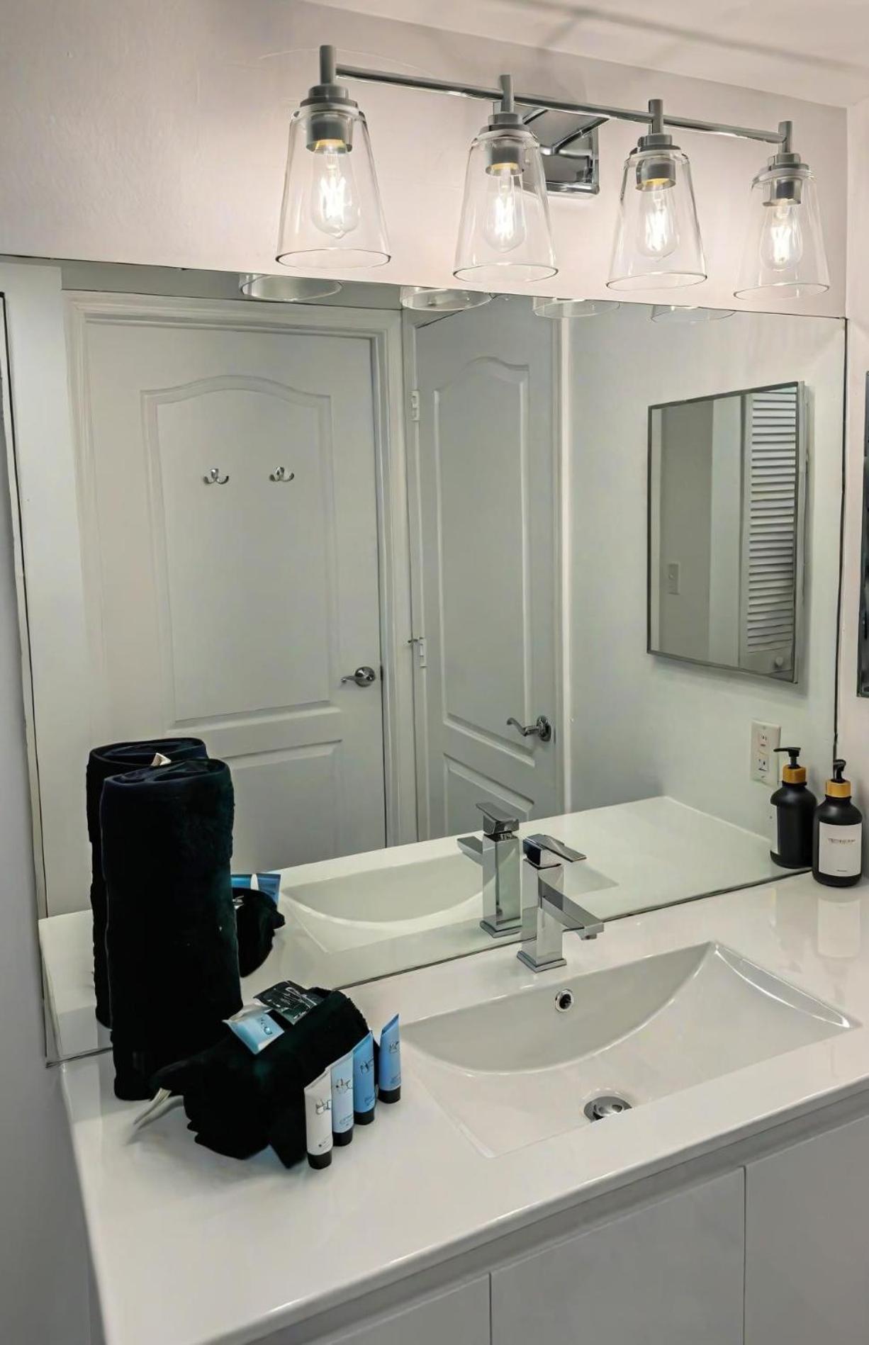 Elegant Centric Vibrant Pool Jacuzzi Free Parking Apartment Маями Екстериор снимка