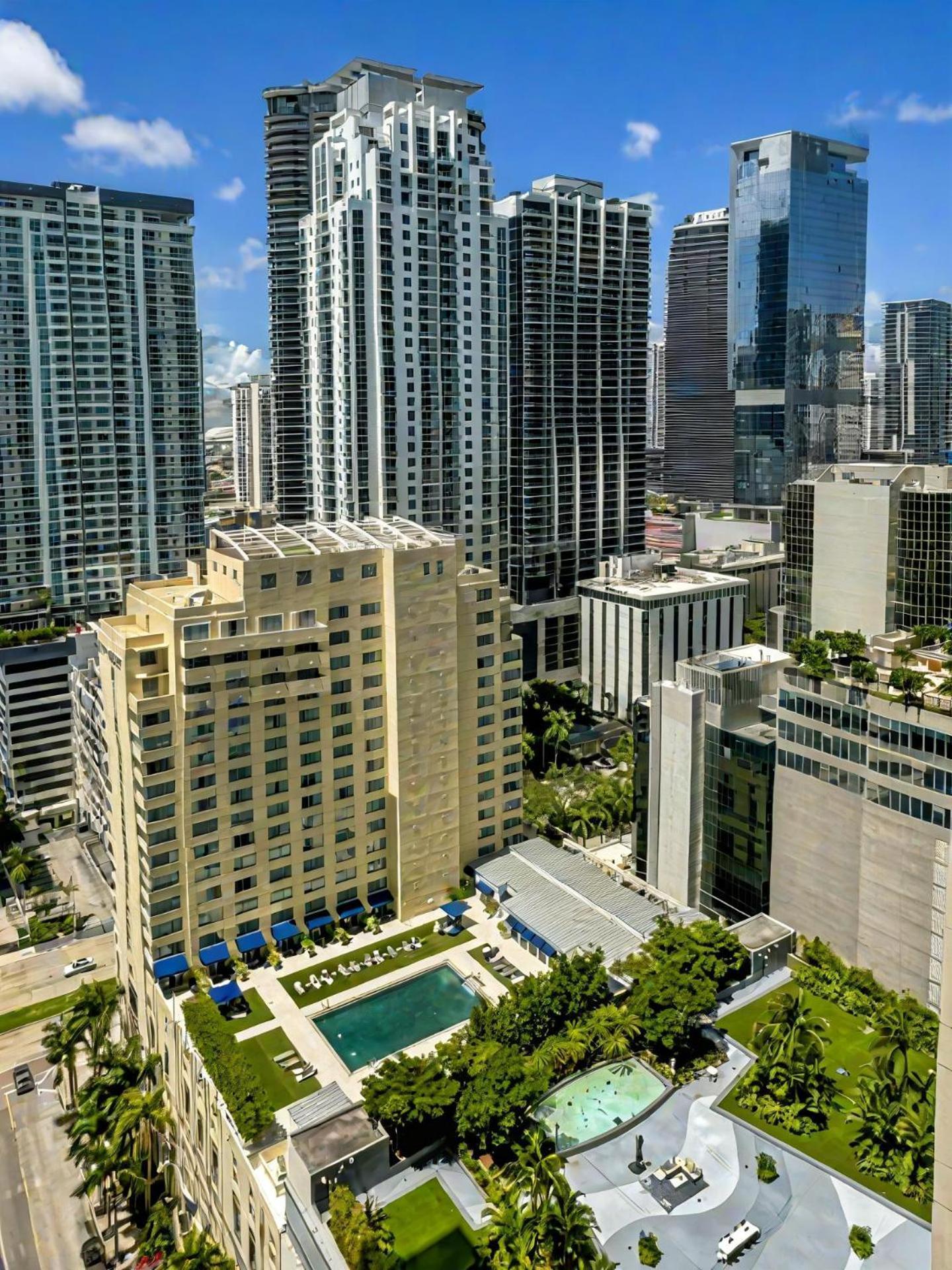 Elegant Centric Vibrant Pool Jacuzzi Free Parking Apartment Маями Екстериор снимка