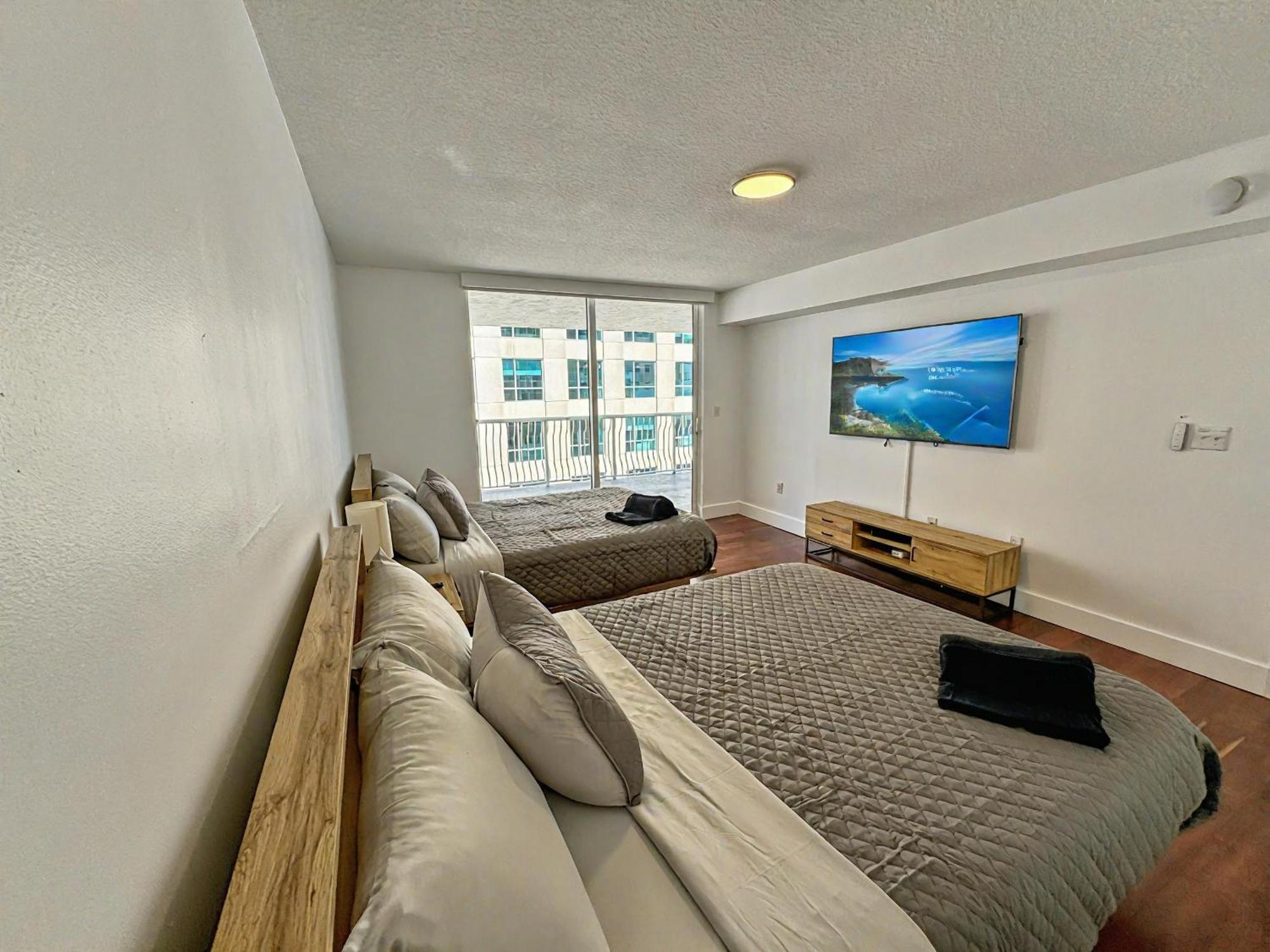 Elegant Centric Vibrant Pool Jacuzzi Free Parking Apartment Маями Екстериор снимка