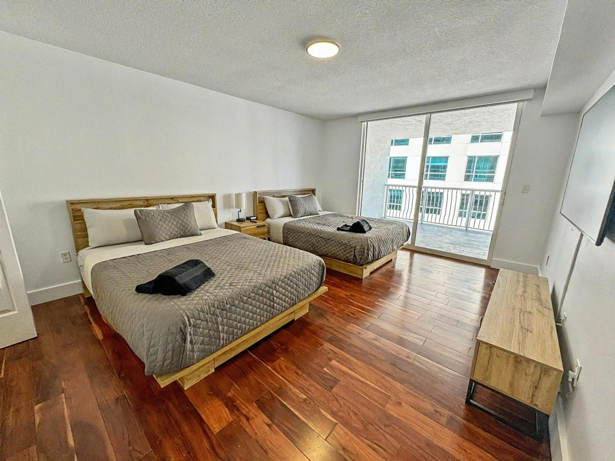 Elegant Centric Vibrant Pool Jacuzzi Free Parking Apartment Маями Екстериор снимка